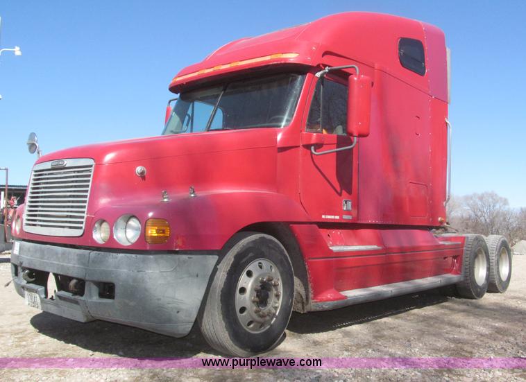 image for item F7259 2001 Freightliner Century Class ST120 semi truck