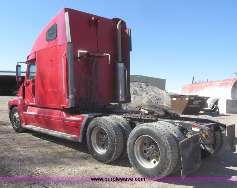 image for item F7259 2001 Freightliner Century Class ST120 semi truck