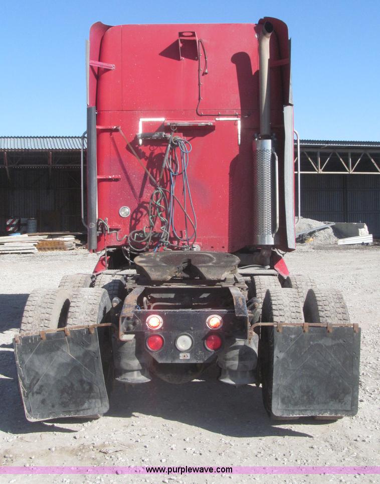 image for item F7259 2001 Freightliner Century Class ST120 semi truck