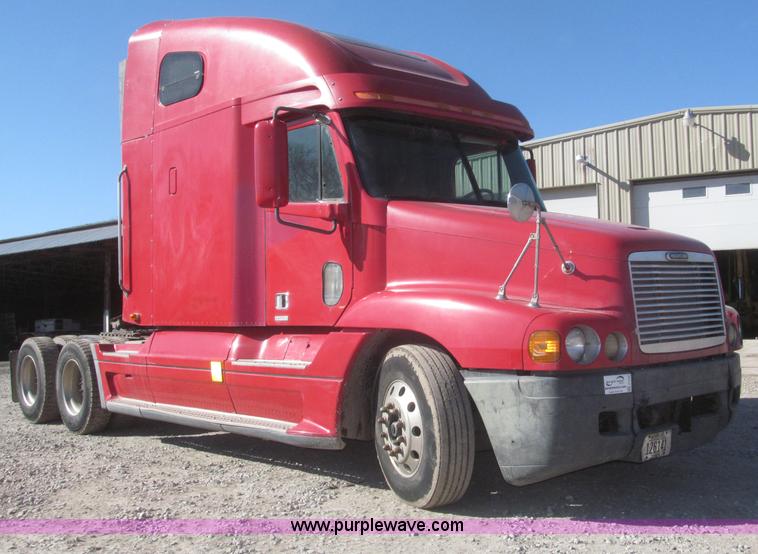 image for item F7259 2001 Freightliner Century Class ST120 semi truck