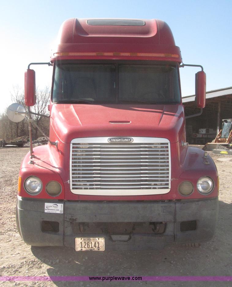 image for item F7259 2001 Freightliner Century Class ST120 semi truck