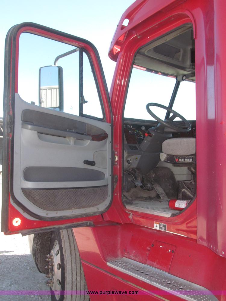 image for item F7259 2001 Freightliner Century Class ST120 semi truck