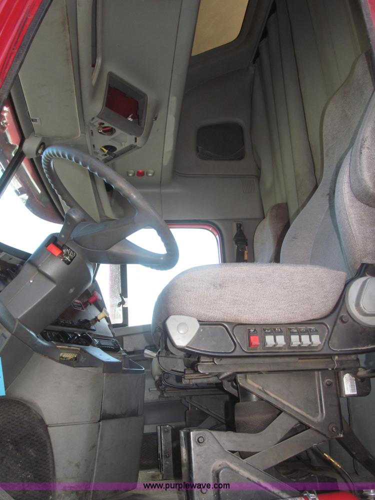 image for item F7259 2001 Freightliner Century Class ST120 semi truck