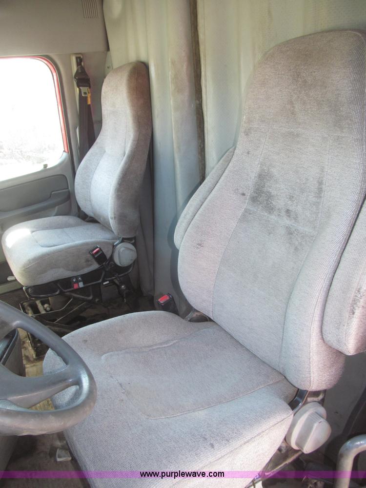 image for item F7259 2001 Freightliner Century Class ST120 semi truck