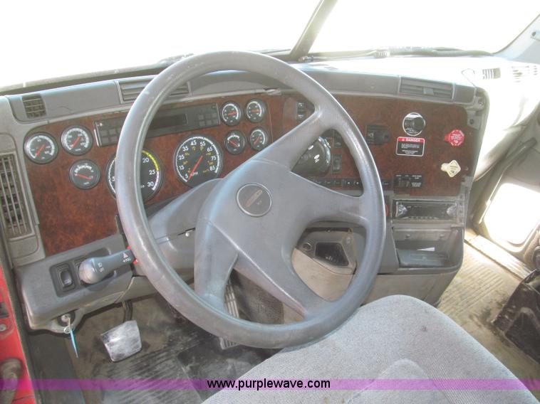 image for item F7259 2001 Freightliner Century Class ST120 semi truck