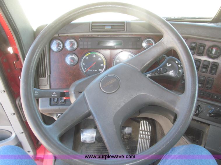 image for item F7259 2001 Freightliner Century Class ST120 semi truck