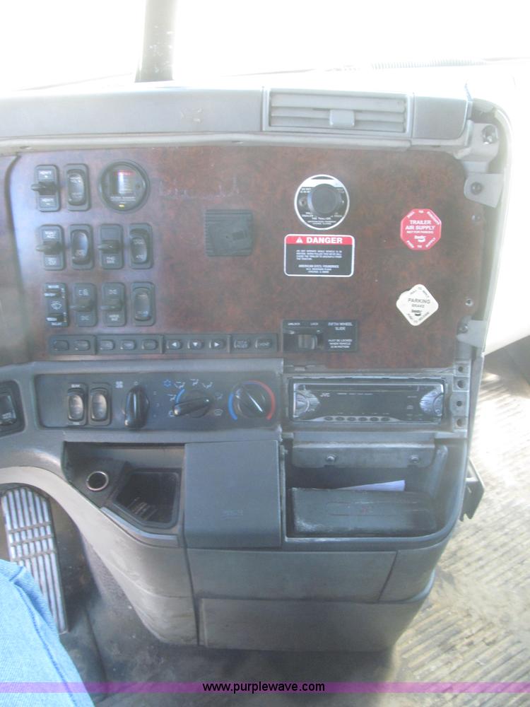 image for item F7259 2001 Freightliner Century Class ST120 semi truck