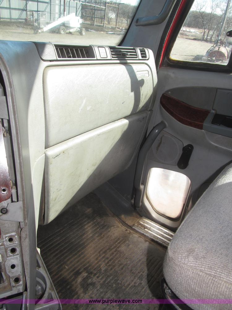 image for item F7259 2001 Freightliner Century Class ST120 semi truck