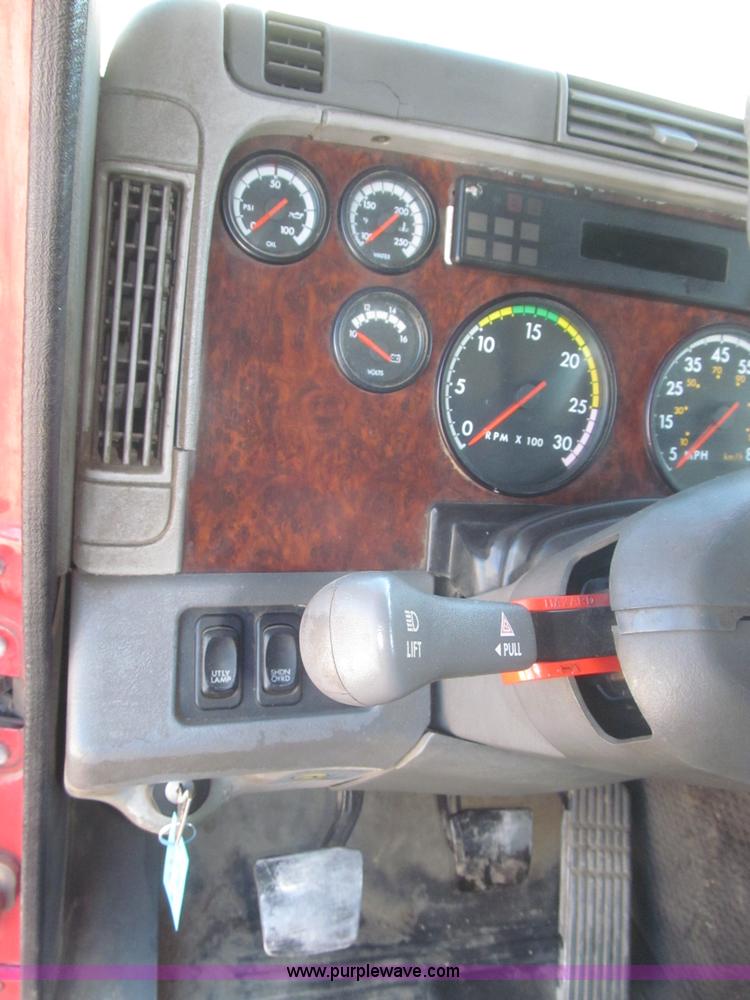 image for item F7259 2001 Freightliner Century Class ST120 semi truck