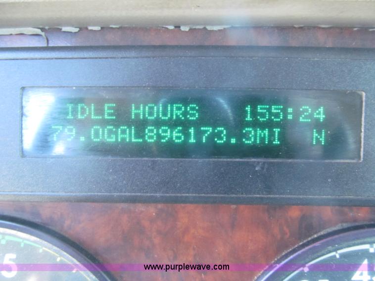 image for item F7259 2001 Freightliner Century Class ST120 semi truck