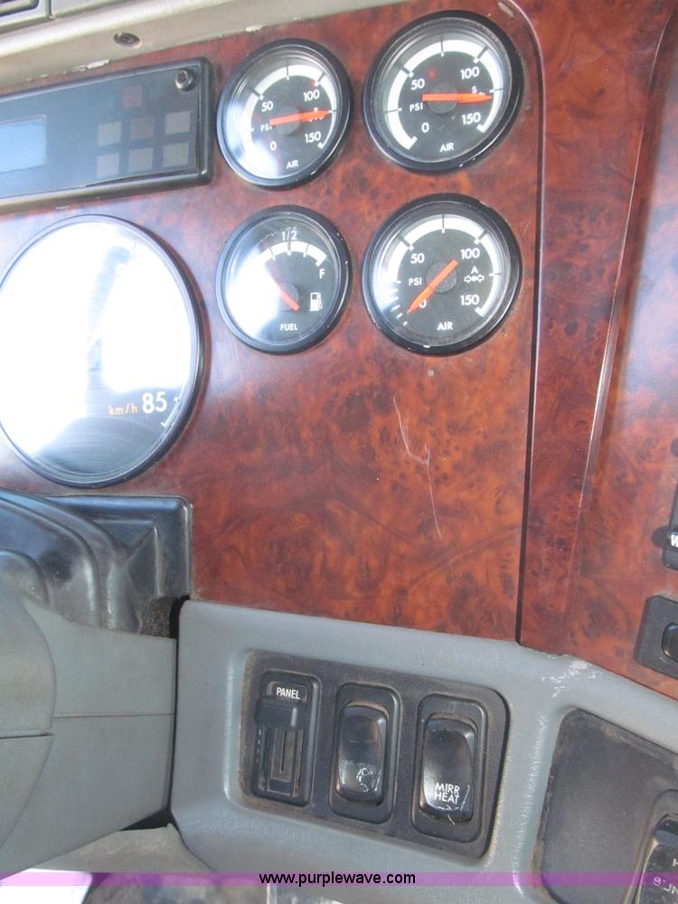 image for item F7259 2001 Freightliner Century Class ST120 semi truck