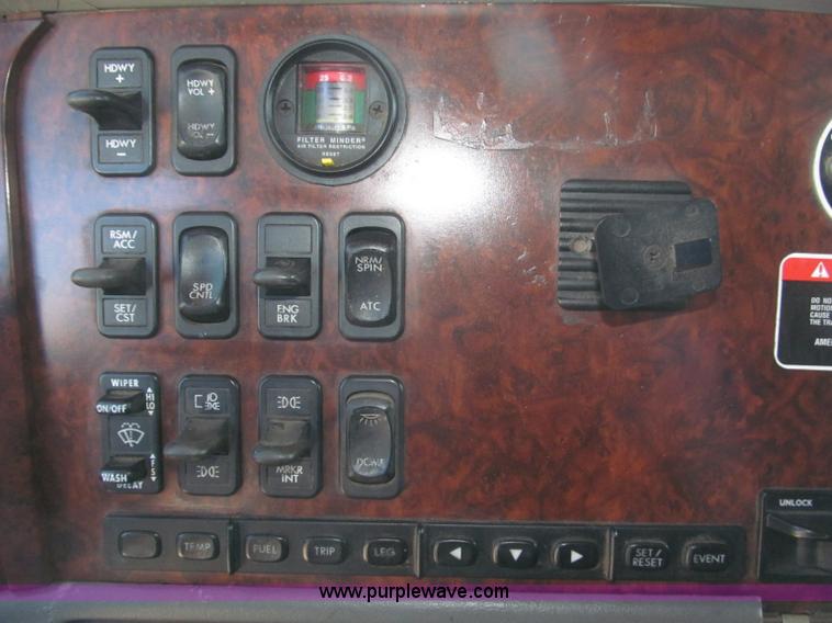 image for item F7259 2001 Freightliner Century Class ST120 semi truck