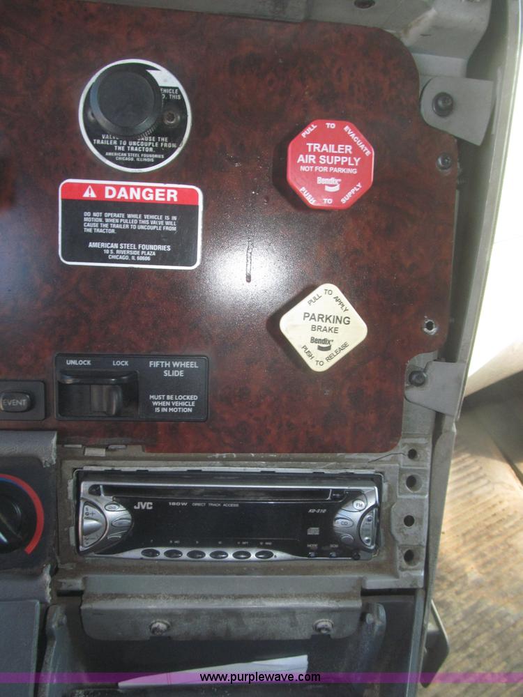 image for item F7259 2001 Freightliner Century Class ST120 semi truck