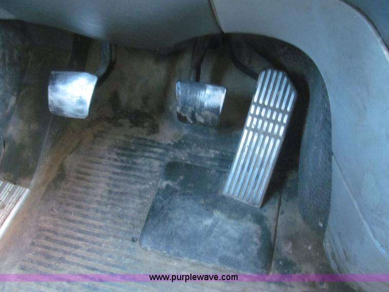 image for item F7259 2001 Freightliner Century Class ST120 semi truck