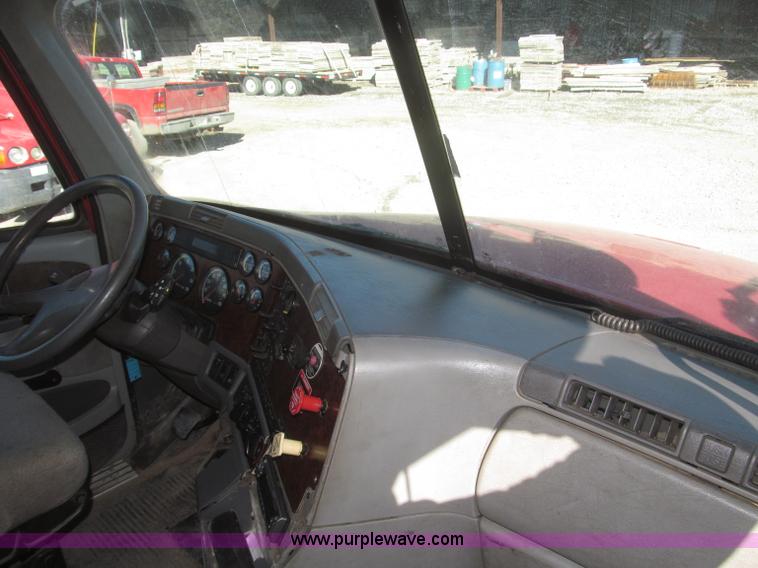 image for item F7259 2001 Freightliner Century Class ST120 semi truck