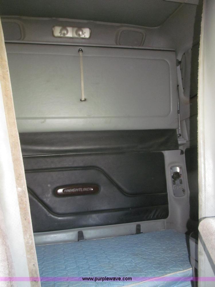 image for item F7259 2001 Freightliner Century Class ST120 semi truck