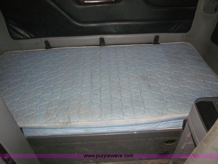 image for item F7259 2001 Freightliner Century Class ST120 semi truck