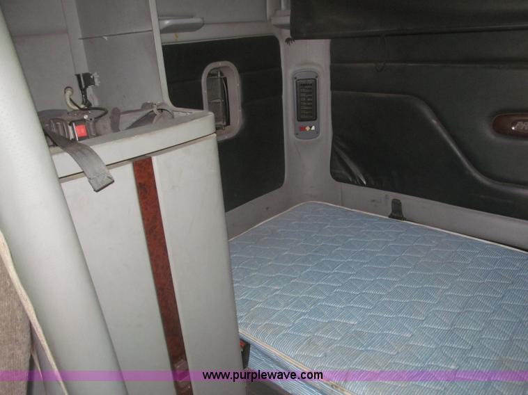 image for item F7259 2001 Freightliner Century Class ST120 semi truck