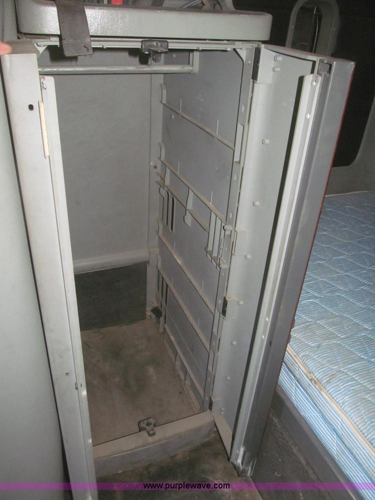 image for item F7259 2001 Freightliner Century Class ST120 semi truck