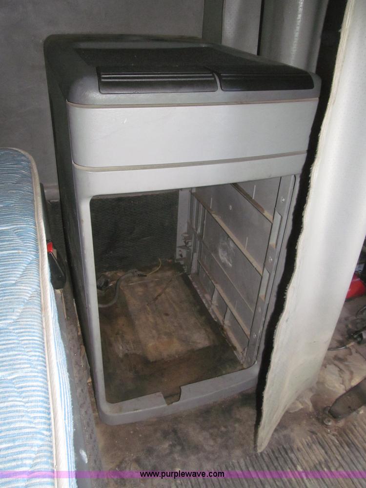 image for item F7259 2001 Freightliner Century Class ST120 semi truck