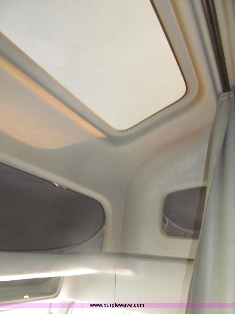 image for item F7259 2001 Freightliner Century Class ST120 semi truck