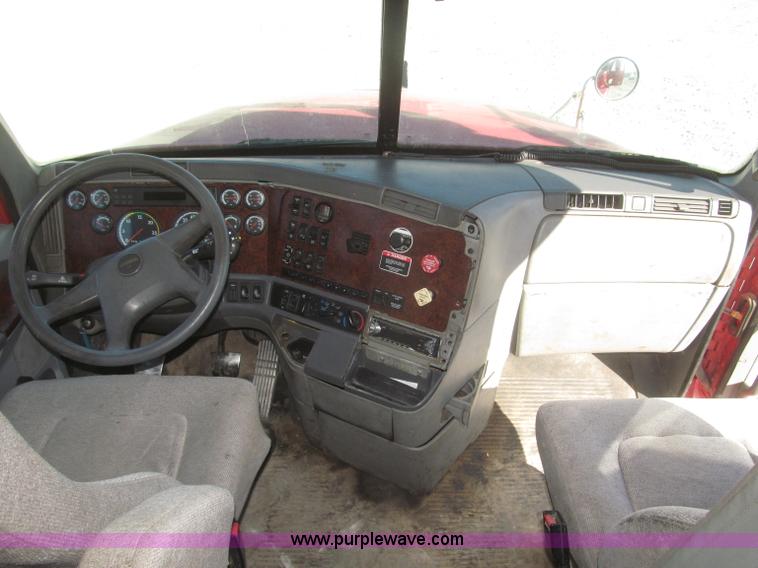 image for item F7259 2001 Freightliner Century Class ST120 semi truck