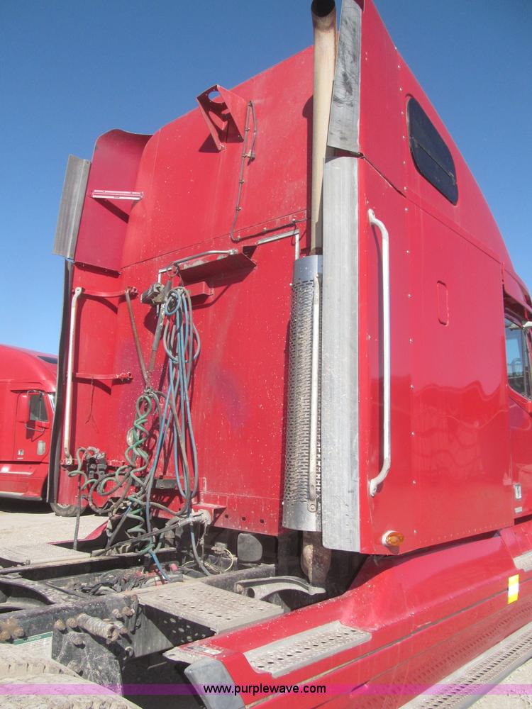 image for item F7259 2001 Freightliner Century Class ST120 semi truck