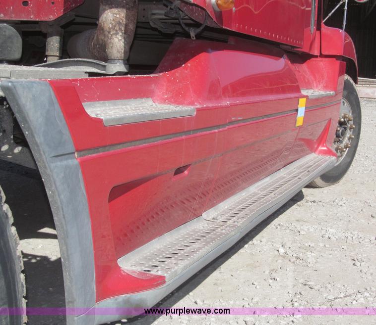 image for item F7259 2001 Freightliner Century Class ST120 semi truck