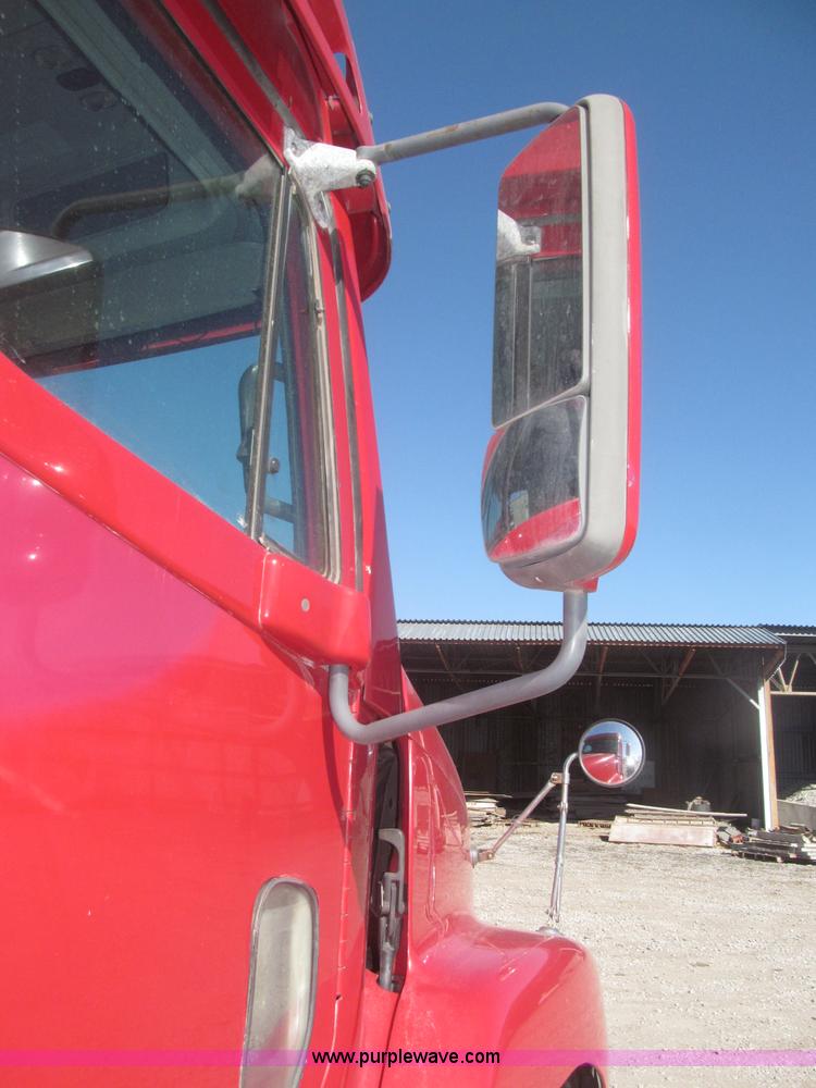 image for item F7259 2001 Freightliner Century Class ST120 semi truck