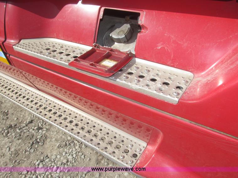 image for item F7259 2001 Freightliner Century Class ST120 semi truck