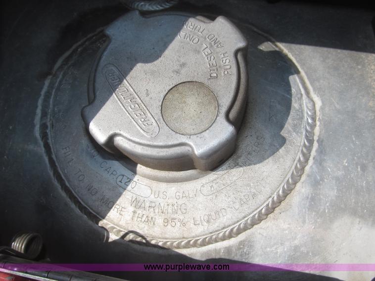 image for item F7259 2001 Freightliner Century Class ST120 semi truck