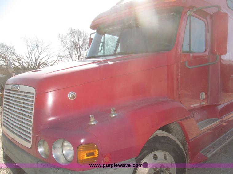 image for item F7259 2001 Freightliner Century Class ST120 semi truck