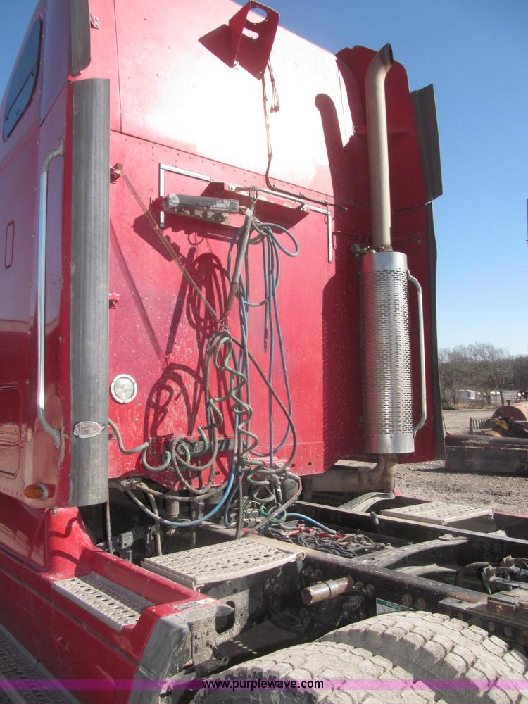 image for item F7259 2001 Freightliner Century Class ST120 semi truck