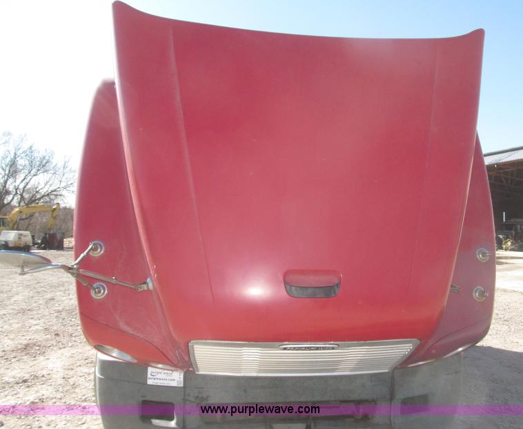 image for item F7259 2001 Freightliner Century Class ST120 semi truck