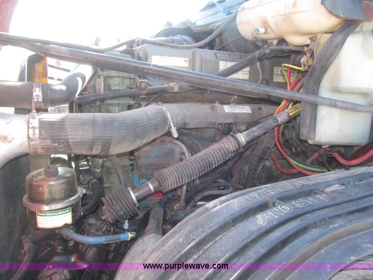 image for item F7259 2001 Freightliner Century Class ST120 semi truck