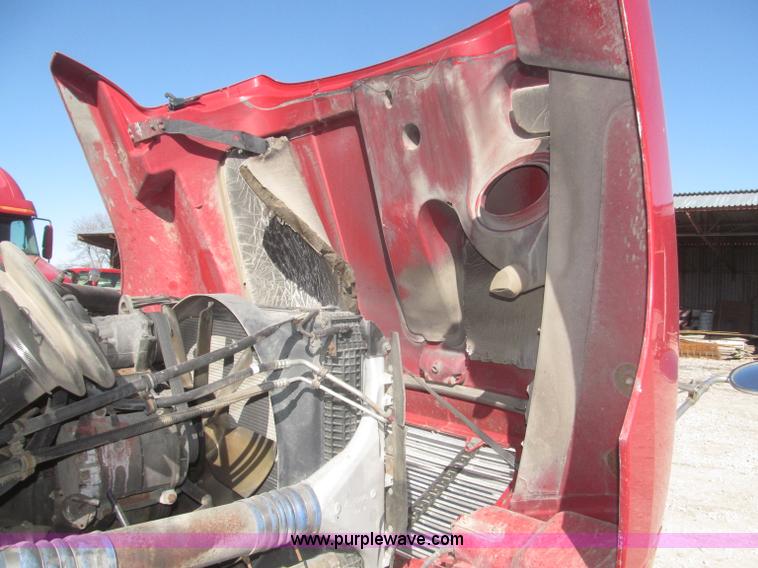 image for item F7259 2001 Freightliner Century Class ST120 semi truck