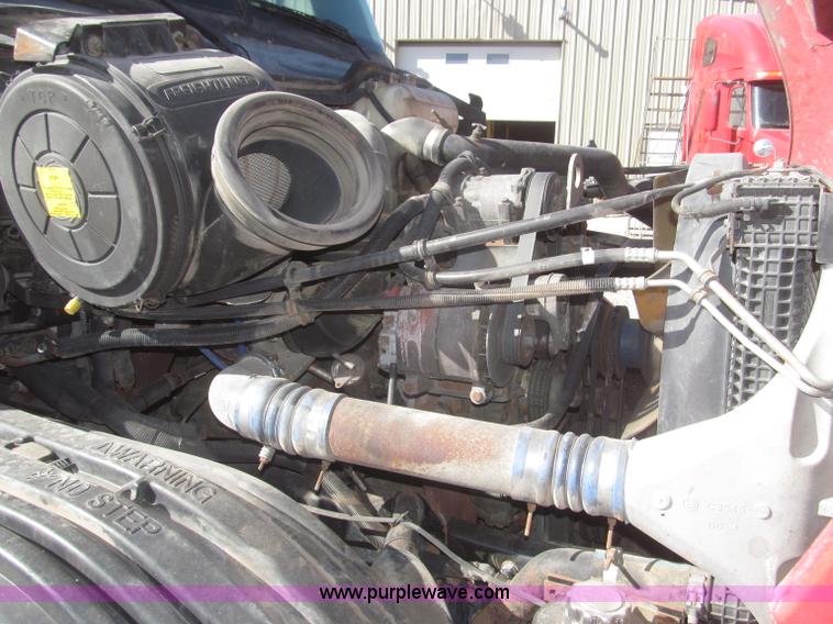 image for item F7259 2001 Freightliner Century Class ST120 semi truck