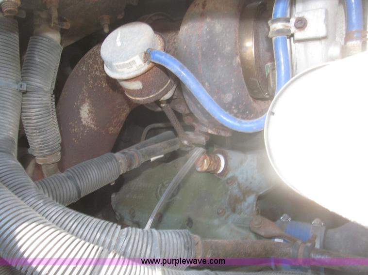 image for item F7259 2001 Freightliner Century Class ST120 semi truck