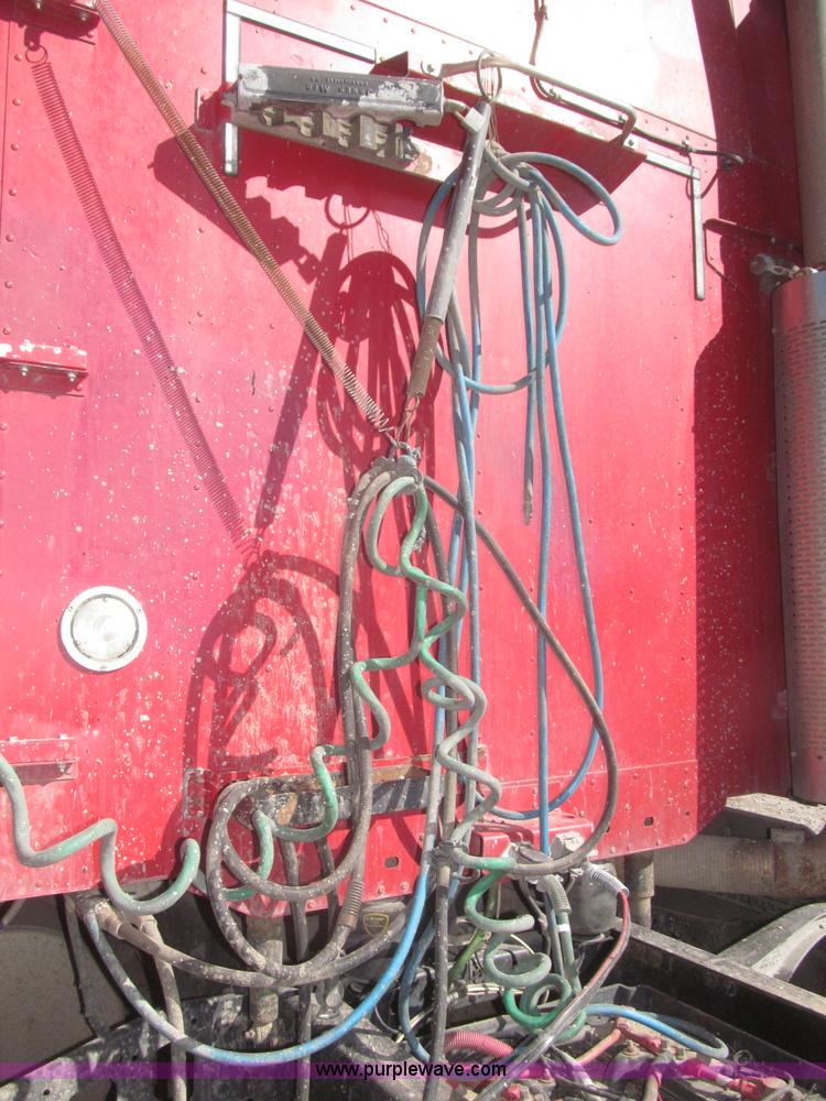 image for item F7259 2001 Freightliner Century Class ST120 semi truck