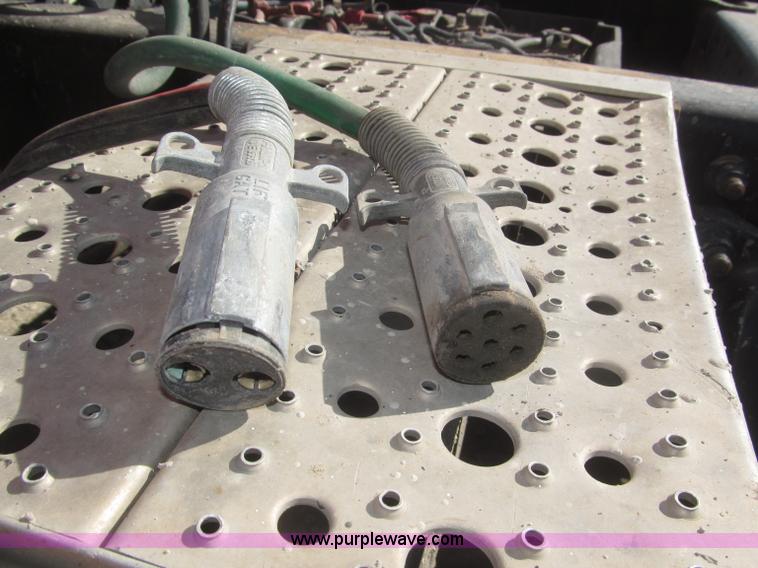 image for item F7259 2001 Freightliner Century Class ST120 semi truck