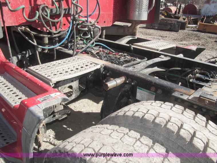 image for item F7259 2001 Freightliner Century Class ST120 semi truck