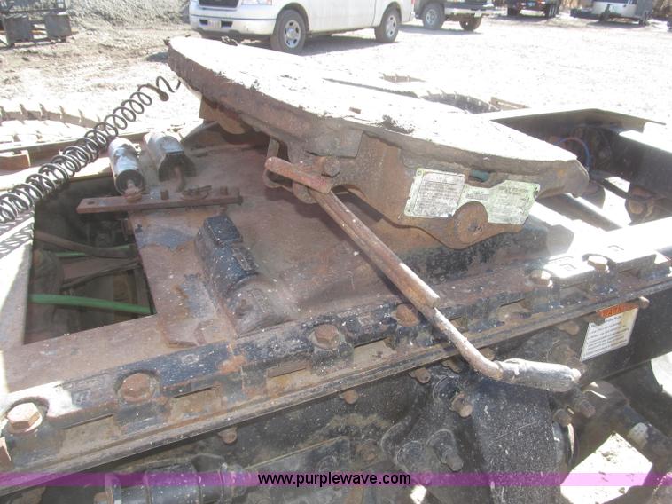 image for item F7259 2001 Freightliner Century Class ST120 semi truck