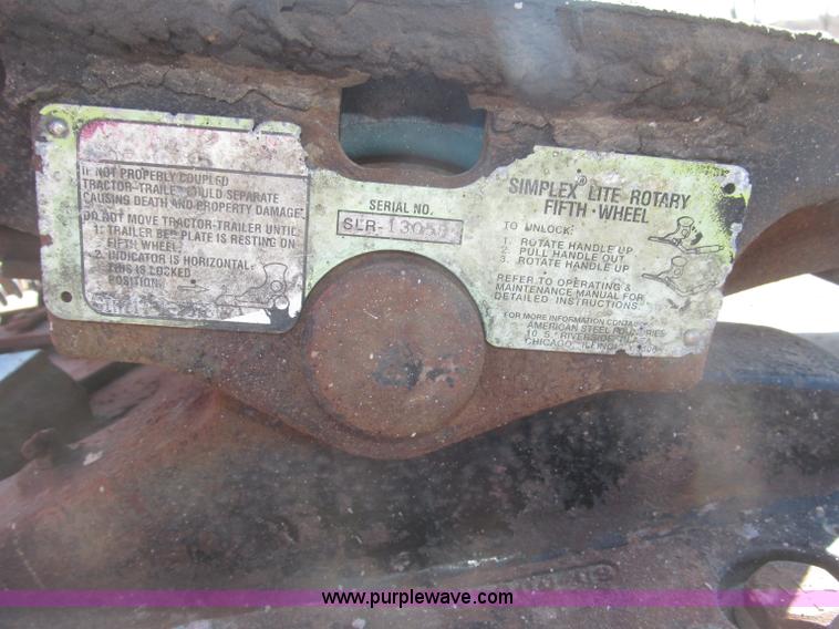 image for item F7259 2001 Freightliner Century Class ST120 semi truck