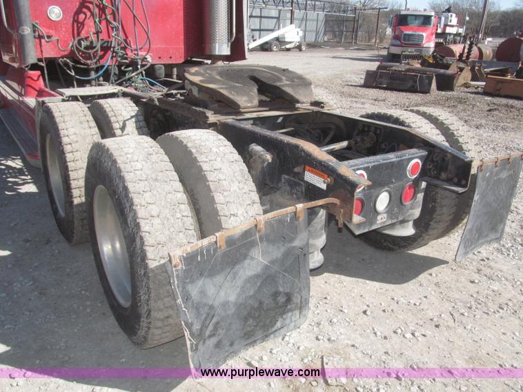 image for item F7259 2001 Freightliner Century Class ST120 semi truck