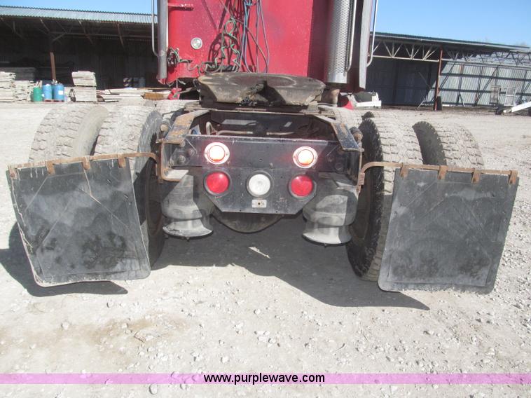 image for item F7259 2001 Freightliner Century Class ST120 semi truck