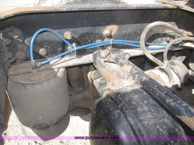 image for item F7259 2001 Freightliner Century Class ST120 semi truck