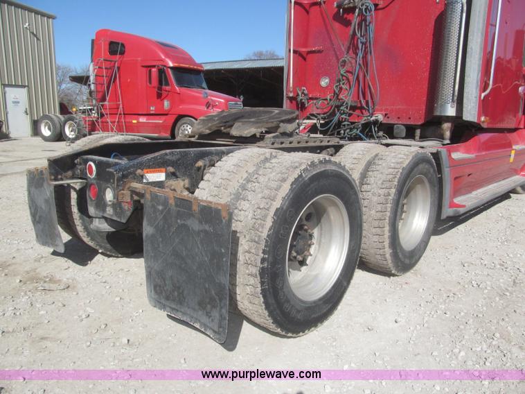 image for item F7259 2001 Freightliner Century Class ST120 semi truck