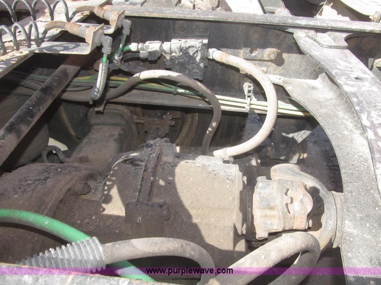 image for item F7259 2001 Freightliner Century Class ST120 semi truck