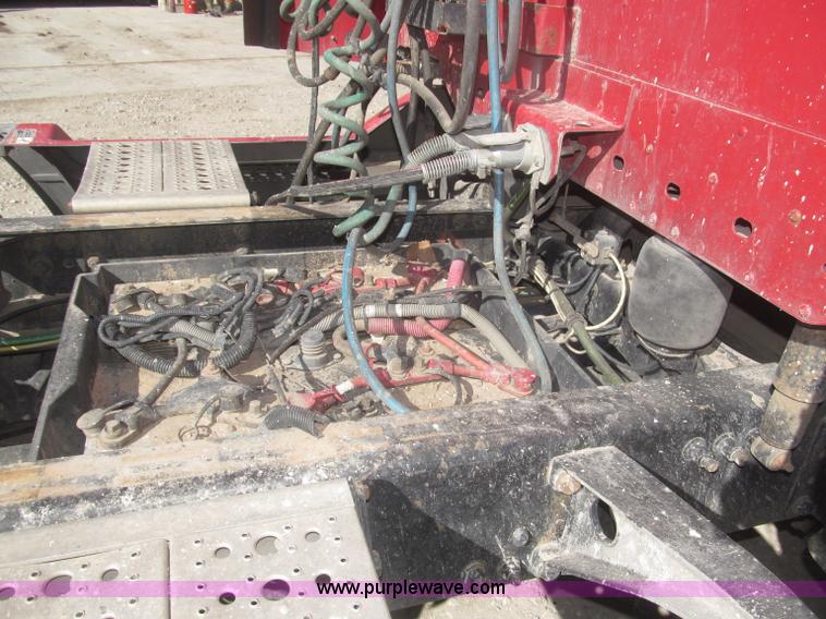 image for item F7259 2001 Freightliner Century Class ST120 semi truck