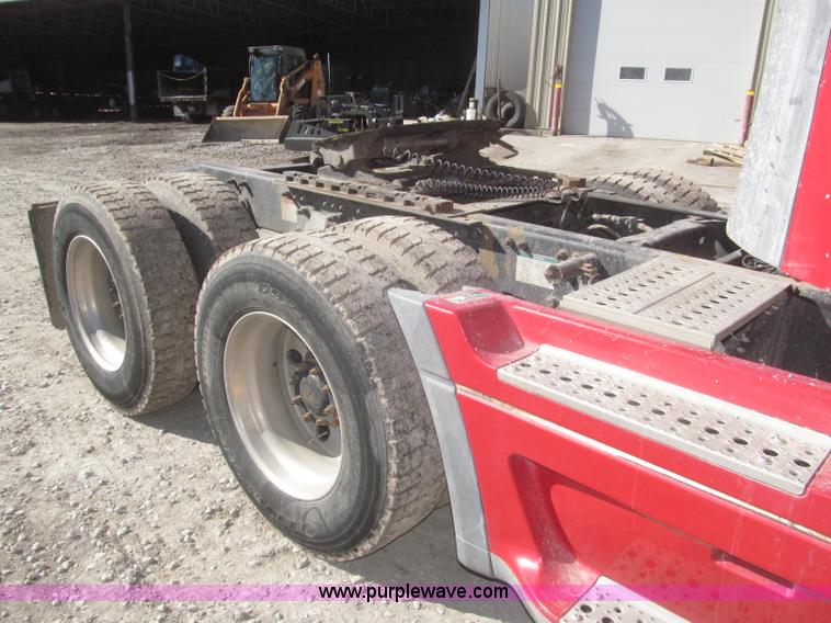 image for item F7259 2001 Freightliner Century Class ST120 semi truck